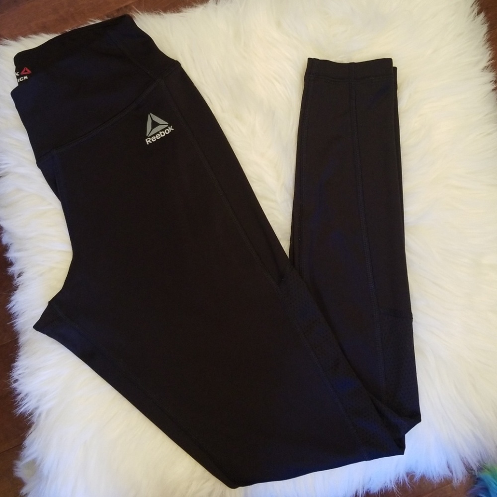 Reebok high-waisted workout leggings🖤